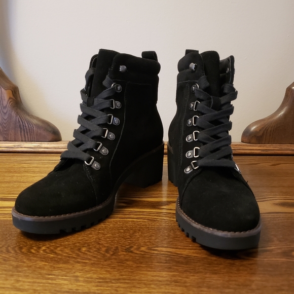 Caslon Shoes - Caslon Jadey Lea Water Resistant Black Suede Bootie 7.5